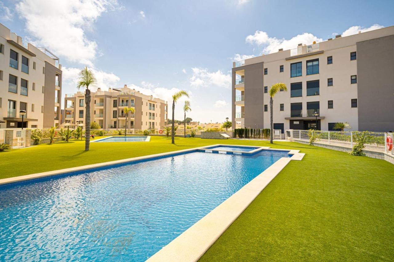 Valentino * Dehesa de Campoamor (Orihuela Costa)