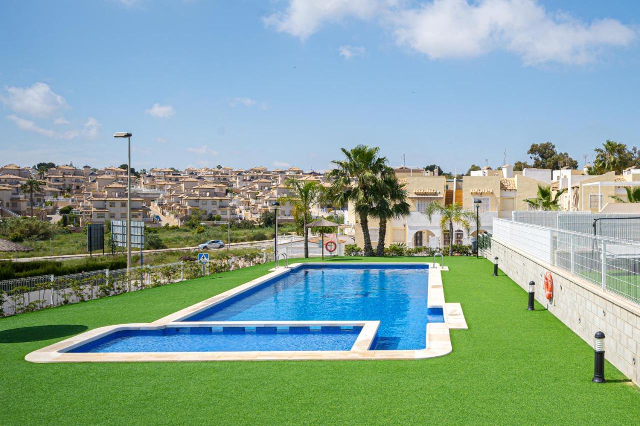 Valentino * Dehesa de Campoamor (Orihuela Costa)
